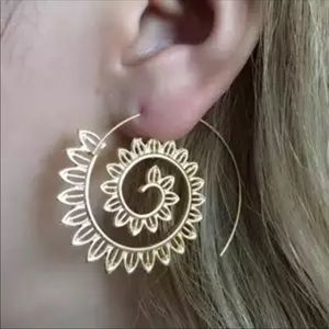New  Ethnic Geometric Spiral Earrings Exaggerated